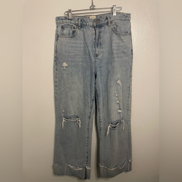 Alice + Olivia Distressed High Waisted Raw Cuffed Boyfriend Jeans. Size 31 - Picture 2 of 8
